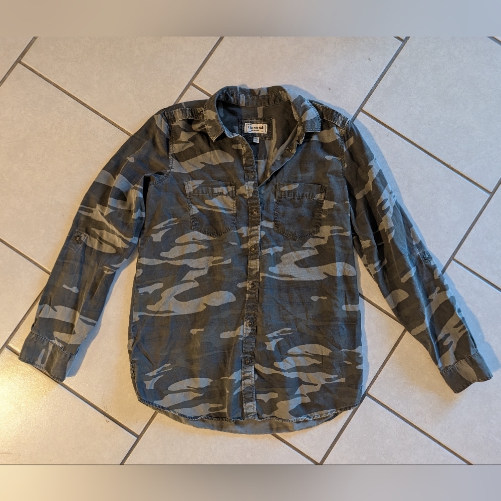 Express Green Camo Long Sleeve Button Down Shirt Size Small
